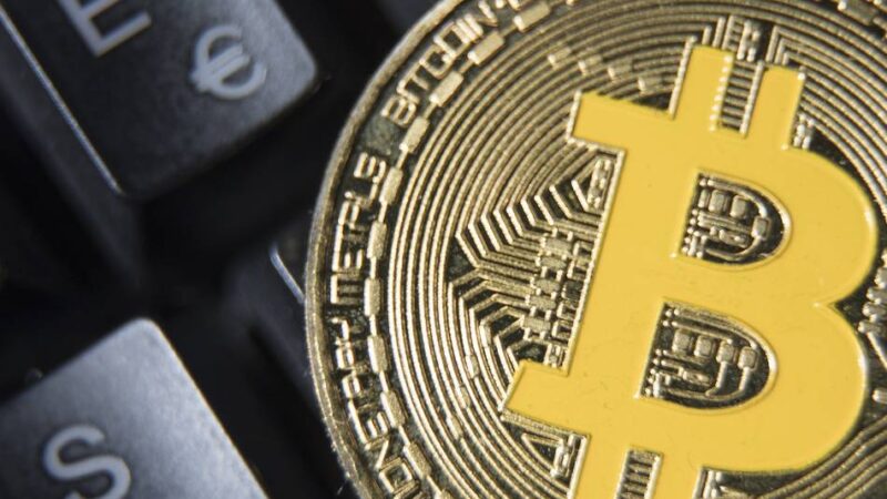 Polizei des Oberbergischen Kreises warnt: Auf Fake-Werbevideo und vermeintliche Kryptowährung reingefallen