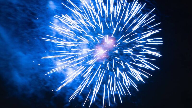 Farfalle-Bomben und Goldregen : Was das Neusser Kirmes-Feuerwerk mit italienischer Pasta zu tun hatte