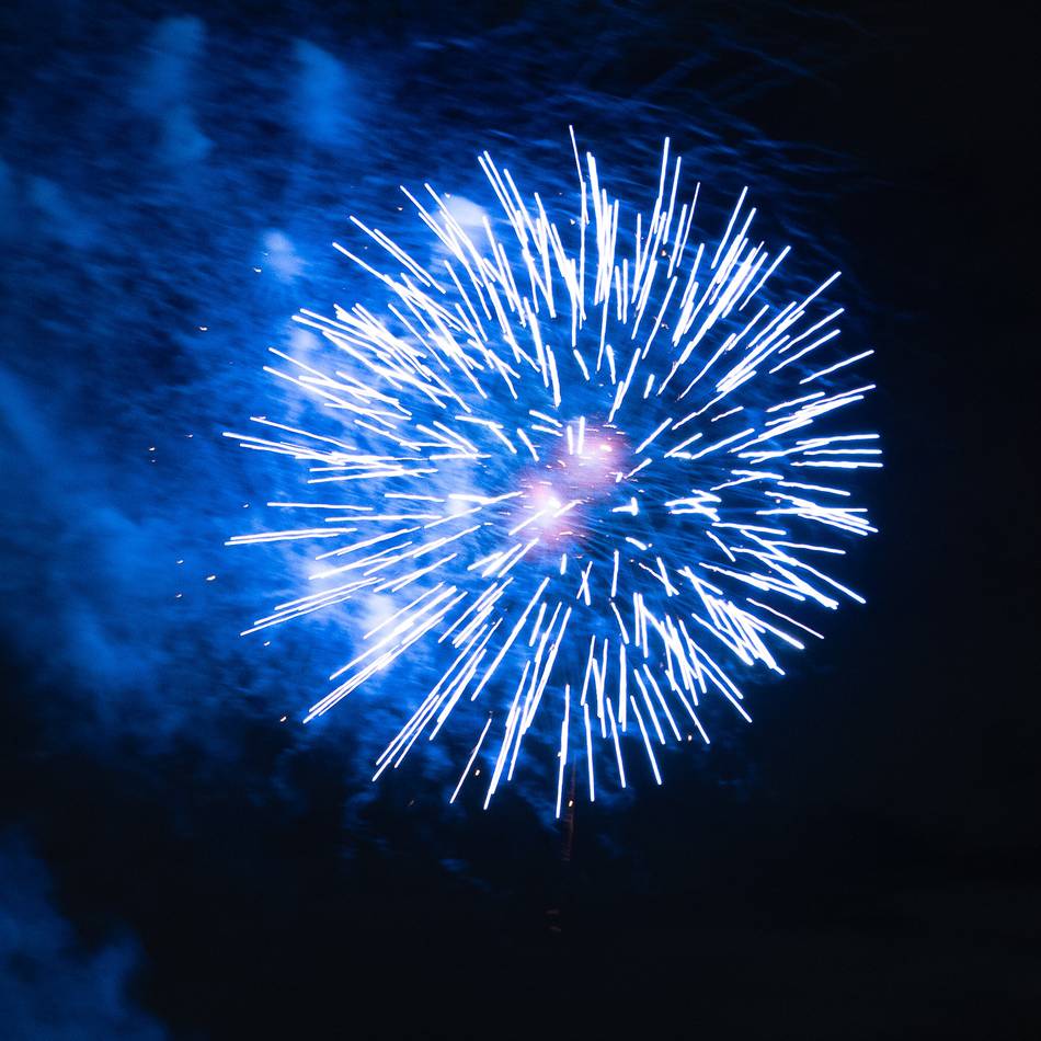 Farfalle-Bomben und Goldregen : Was das Neusser Kirmes-Feuerwerk mit italienischer Pasta zu tun hatte