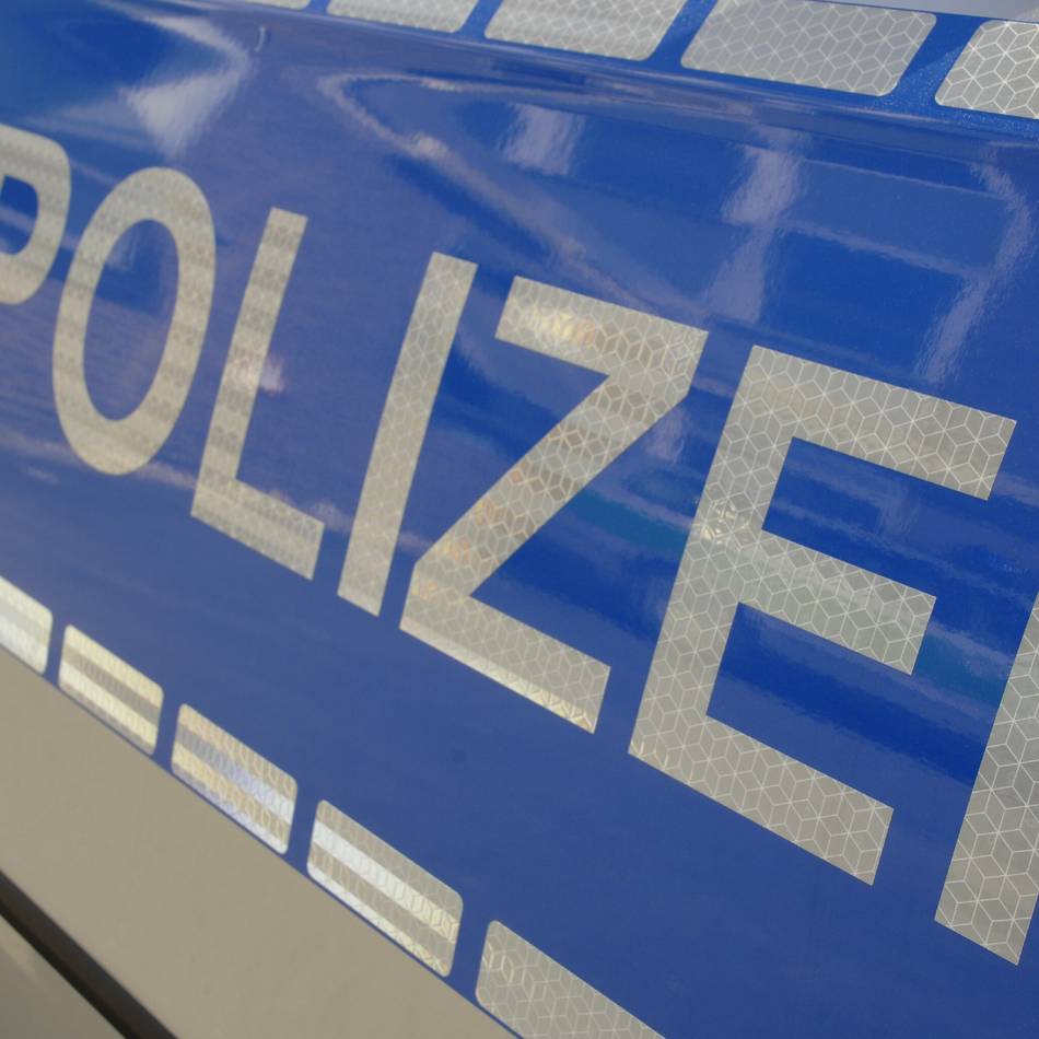 Polizei in Mönchengladbach: Fahrer flüchtet nach Unfall mit jungen Fahrradfahrern