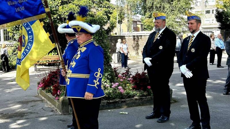 Trauerfeier für Hermann Schmitz: Karnevalisten und Weggefährten nehmen Abschied von Hermann Schmitz – „Er war eine Legende“