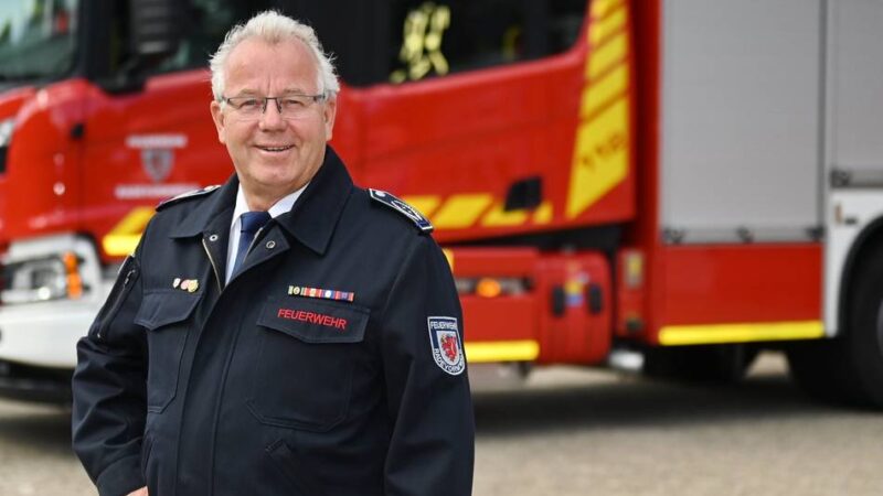 Feuerwehr Radevormwald: Dietmar Hasenburg ist jetzt Ehren-Stadtbrandinspektor