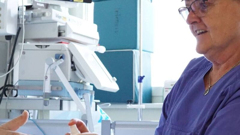 Nette Menschen Krankenschwester Gertrud Bollessen: Leiterin der Intensivstation geht nach 35 Jahren in den Ruhestand
