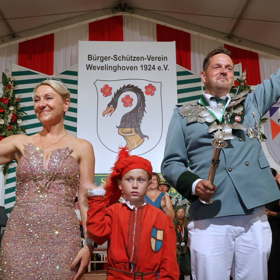 Krönung beim Schützenfest 2025: Tim Weitz übernimmt das Königszepter in Wevelinghoven