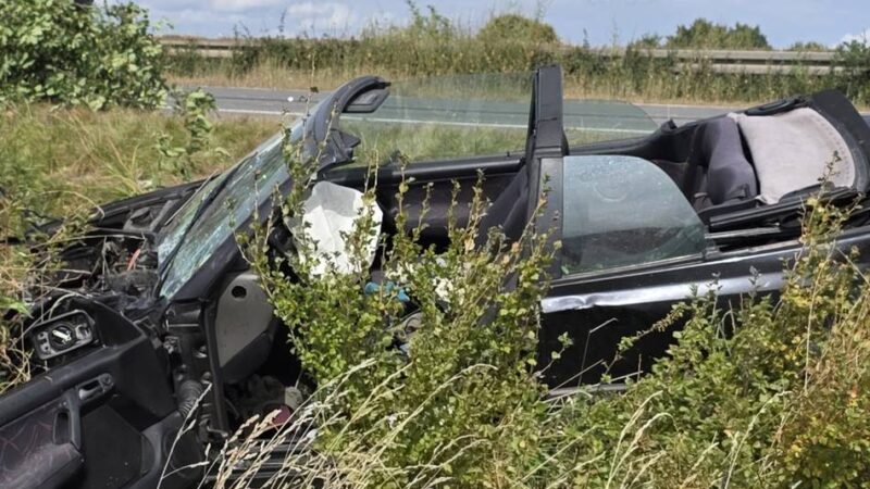 Zwischen Mönchengladbach und Erkelenz: Mann bei Unfall auf A46 aus seinem Cabrio geschleudert