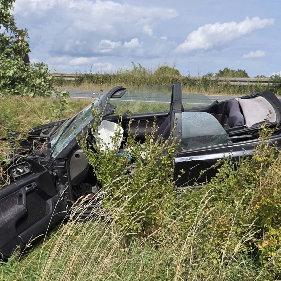 Zwischen Mönchengladbach und Erkelenz: Mann bei Unfall auf A46 aus seinem Cabrio geschleudert