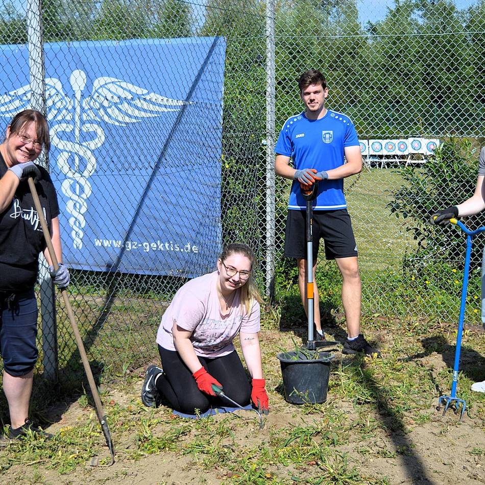 Social Day in Radevormwald: Städtische Azubis packen in Dahlerau an