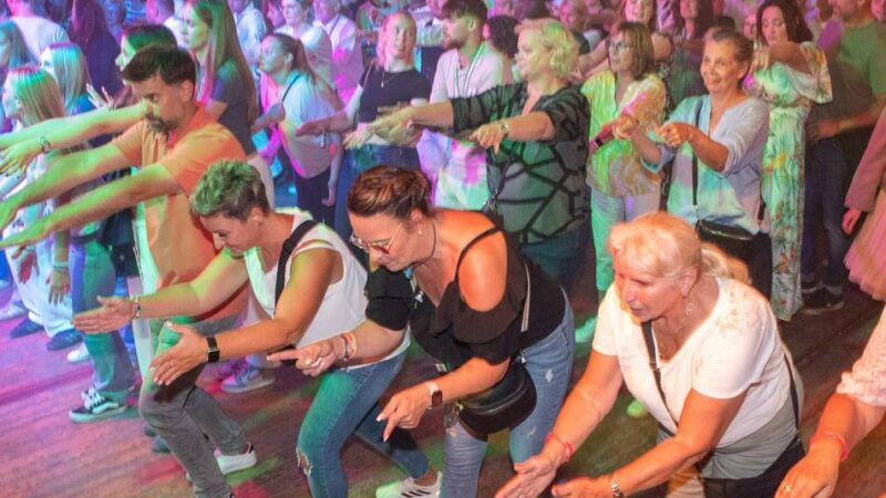 Mit Unterstützung von Prominenz: Kleinenbroicher Fotograf veröffentlicht Lied für das Neusser Schützenfest
