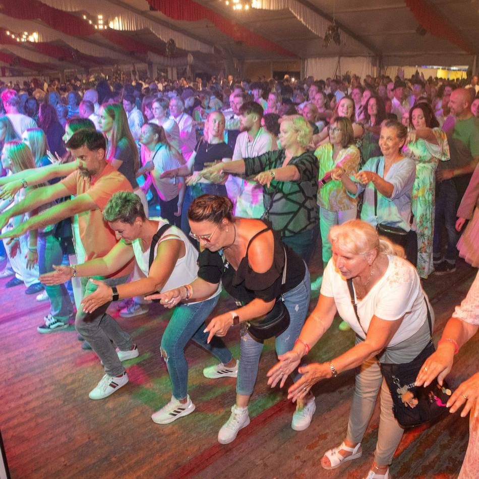 Mit Unterstützung von Prominenz: Kleinenbroicher Fotograf veröffentlicht Lied für das Neusser Schützenfest