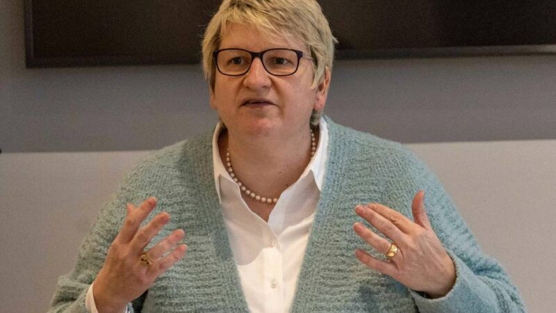 Kommunalwahl 2025 in Krefeld: Streit um Brauchtumstopf spitzt sich zu