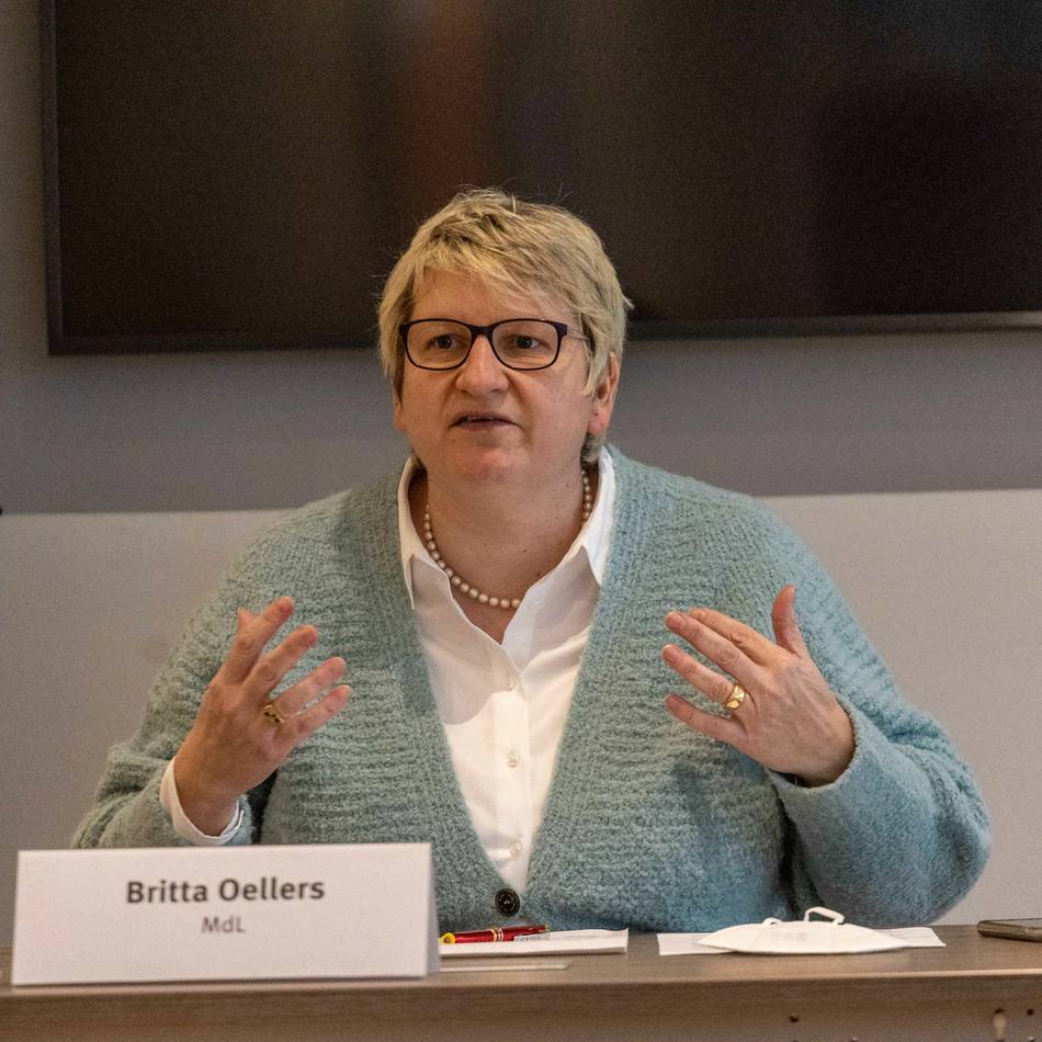 Kommunalwahl 2025 in Krefeld: Streit um Brauchtumstopf spitzt sich zu