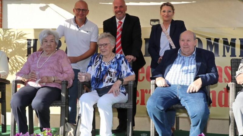 Friedensstraße in Grevenbroich: „Ur-Gindorfer“ schwelgen bei Straßenfest in Erinnerungen