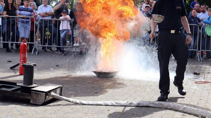 Freiwillige Feuerwehr in Korschenbroich: Feuer und Flamme beim Tag der offenen Tür