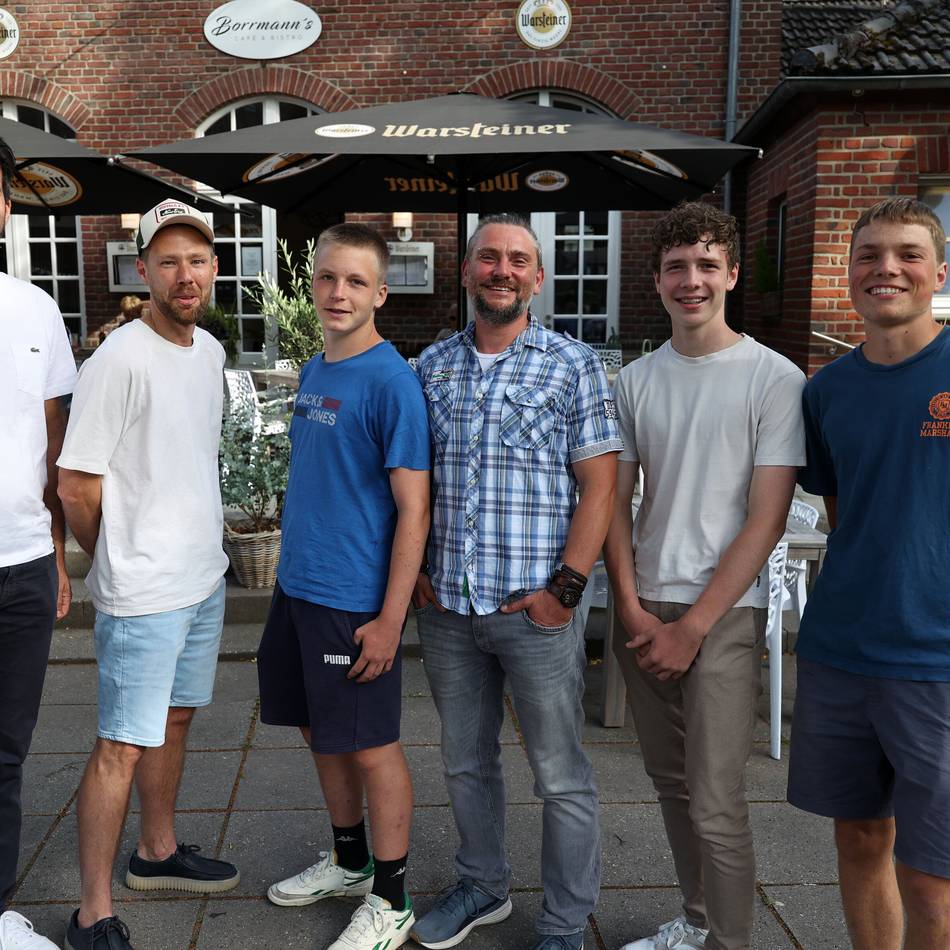Schützenfest 2025 in Korschenbroich-Glehn: Ein Schützenzug als Geschenk fürs Glehner Königspaar
