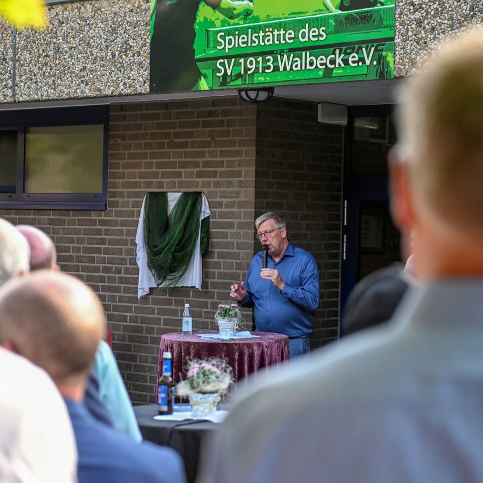 Festakt am Mittwochabend: Turnhalle in Walbeck nach Hermann Deckers benannt