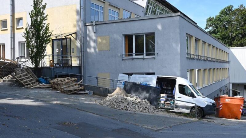 Neues Gebäude für Martin-Buber-Schule zum Schuljahresbeginn nicht fertig: „Der Kreis soll endlich ehrliche Ziele setzen“