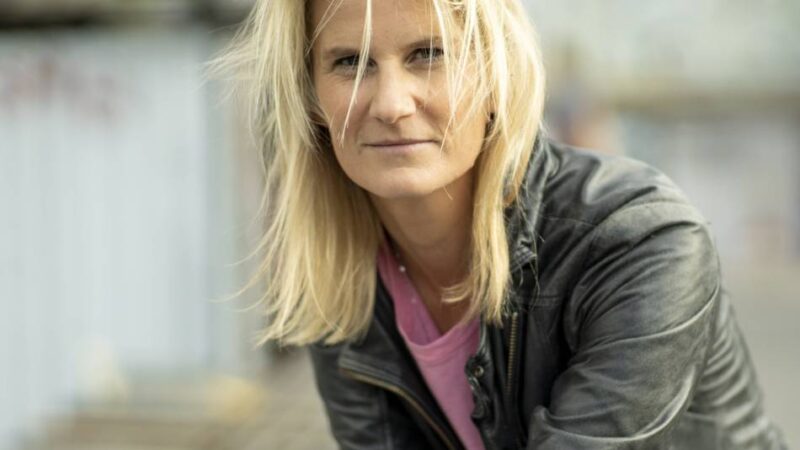 Interview Kabarettistin Lucy van Kuhl: „Zwischenmenschliches kann sehr grotesk sein“