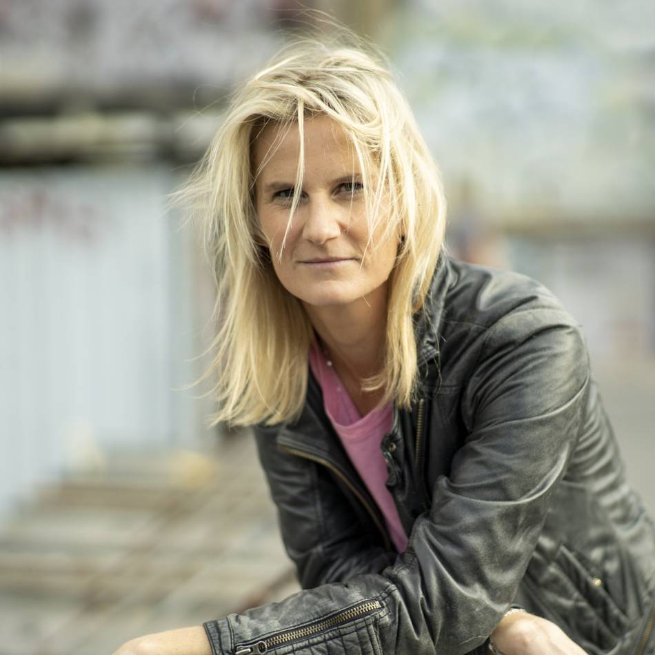 Interview Kabarettistin Lucy van Kuhl: „Zwischenmenschliches kann sehr grotesk sein“