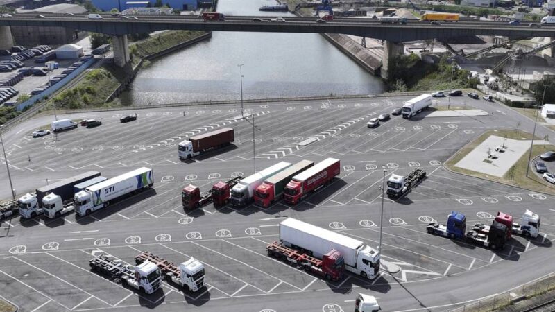 Neues Projekt im Duisburger Hafen: Digital betriebener Parkplatz soll Wohngebiete entlasten