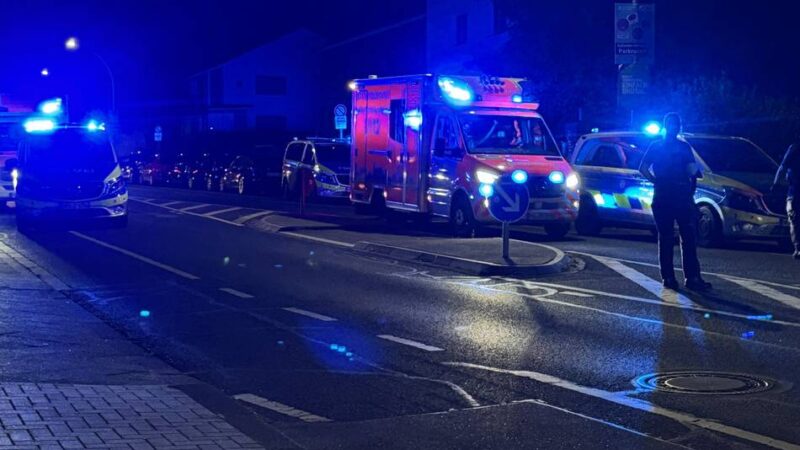 Einsatz wegen Party auf Sportplatz: Polizei muss Ordnungskräften zur Hilfe kommen