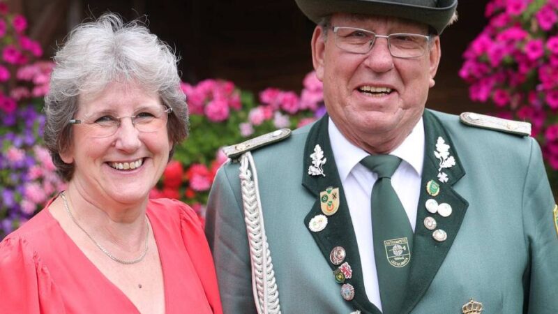 Trompeter Schützen in Leichlingen: Krönungsball für Kaiserpaar Klaus und Claudia Wrisberg