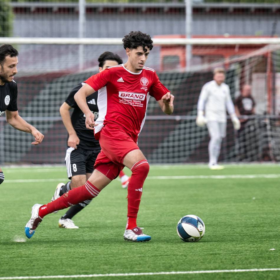 Sieg in der Fußball-Bezirksliga: Der HSV feiert das nächste Offensivspektakel
