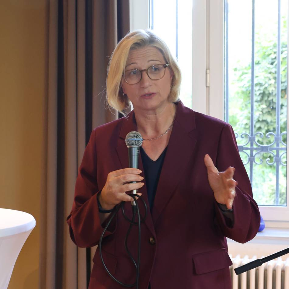 Anke Rehlinger in Grevenbroich: Ministerpräsidentin zu Besuch in der Villa Erckens