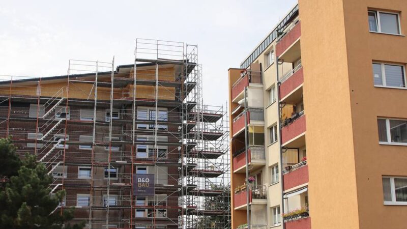 Arbeiten an einem Mehrfamilienhaus: Warum ein Bauprojekt in Meerbusch bisher einzigartig in NRW ist