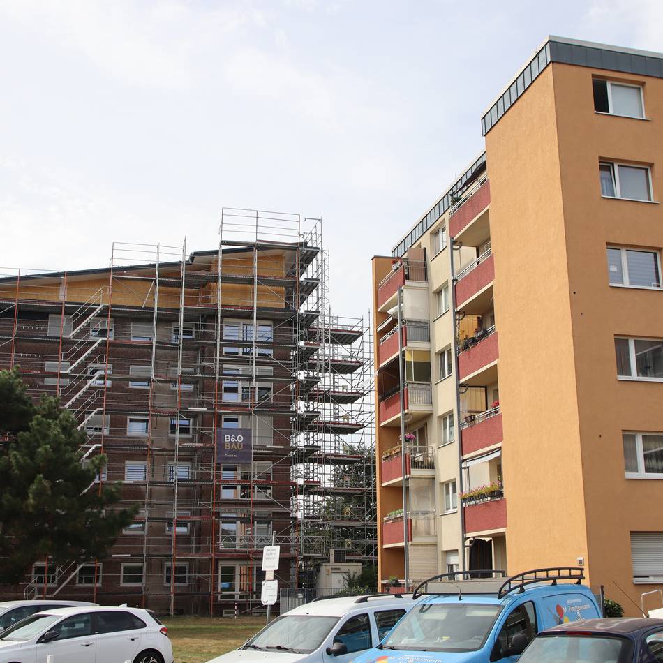 Arbeiten an einem Mehrfamilienhaus: Warum ein Bauprojekt in Meerbusch bisher einzigartig in NRW ist