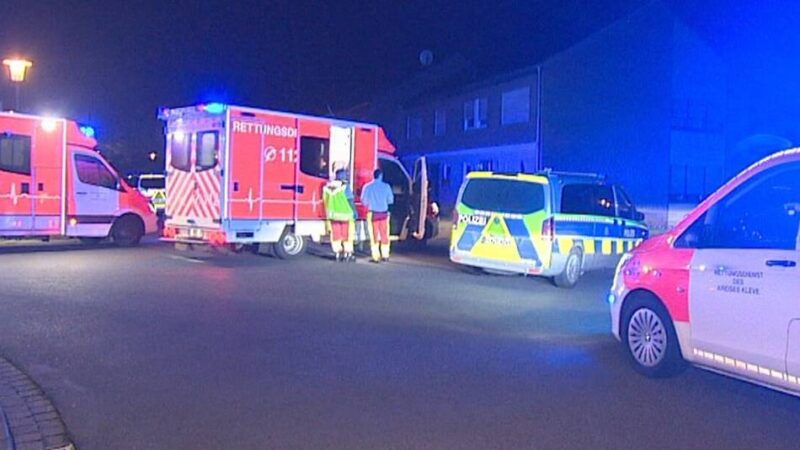Zwei Verletzte: Großeinsatz in Weeze – Auseinandersetzung auf Netto-Parkplatz eskaliert