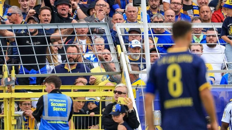 Das Derby in Holzheim setzt Zeichen gegen Rassismus und Gewalt  : Morddrohungen gegen Fußball-Schiedsrichter