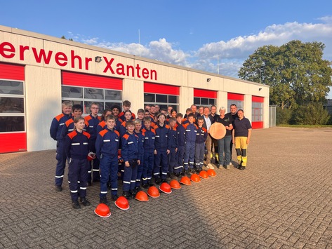 FW Xanten: Mit kleinen Münzen viel bewegen: Jugendfeuerwehr Xanten freut sich über Spende