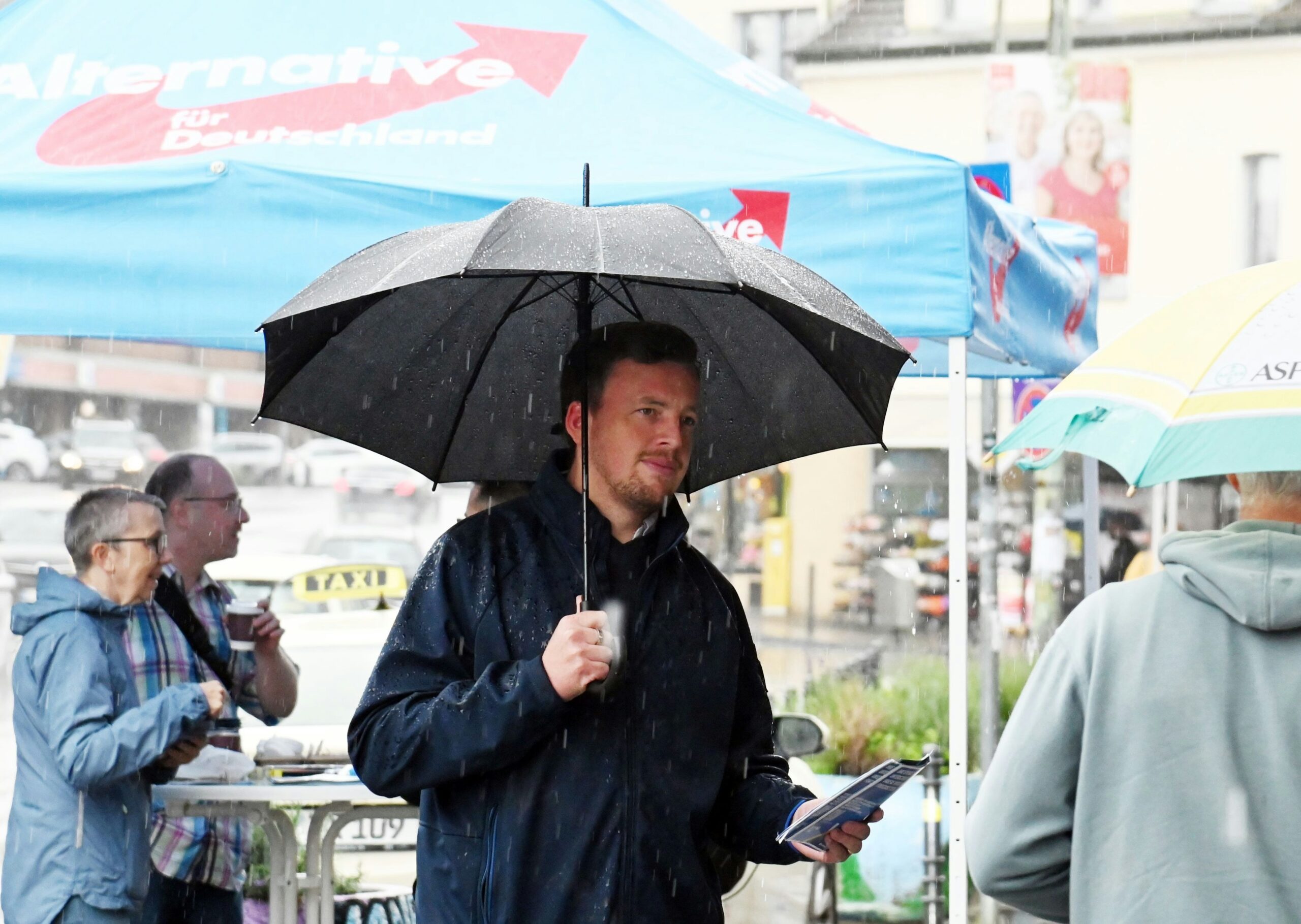 Kölner OB-Wahl: AfD-Kandidat Matthias Büschges wirbt um Wählerstimmen in Porz – und online