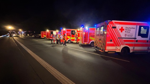 FW Bad Honnef: Automatischer eCall meldet Verkehrsunfall auf der A3 bei Bad Honnef – mehrere Verletzte
