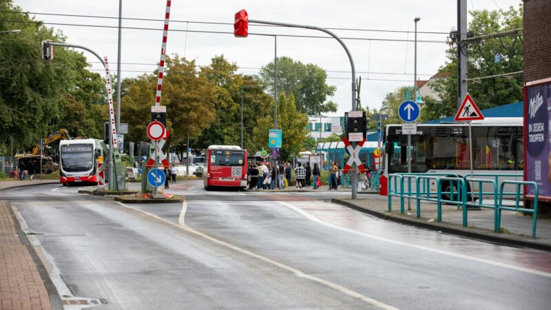 Baustellen beendet: Bushaltestellen an KVB-Haltestelle „Porz Markt“ werden zurückverlegt
