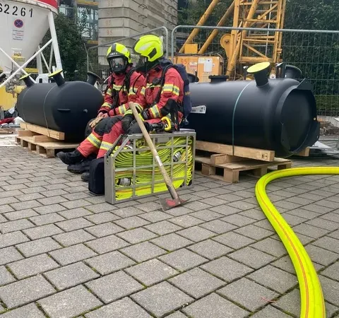 Zwei Verletzte bei Brand in Firma