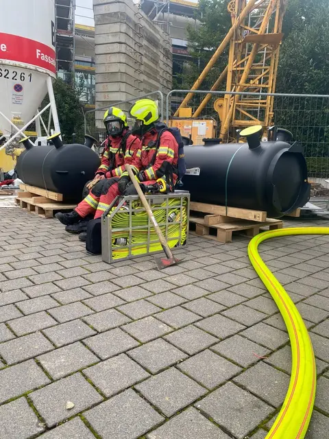 Zwei Verletzte bei Brand in Firma