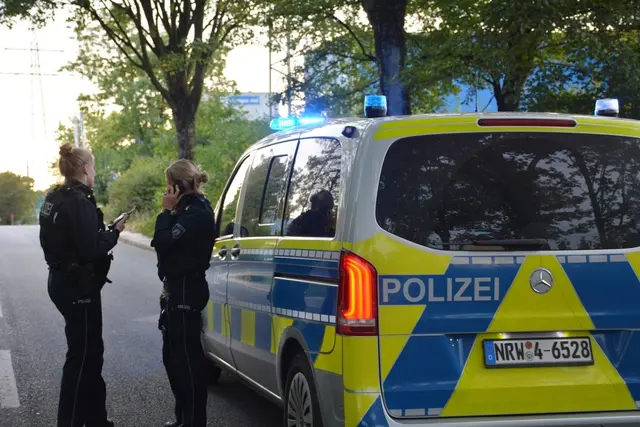 Frau dringt in Wohnung ein und klaut Geldbörse