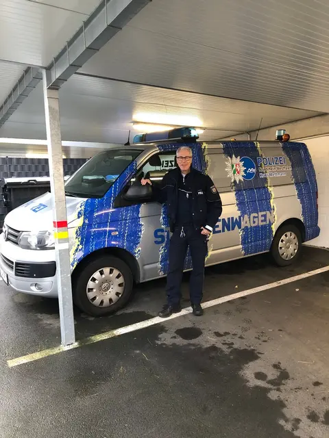 Stell der Polizei am STREIFENwagen deine Fragen!