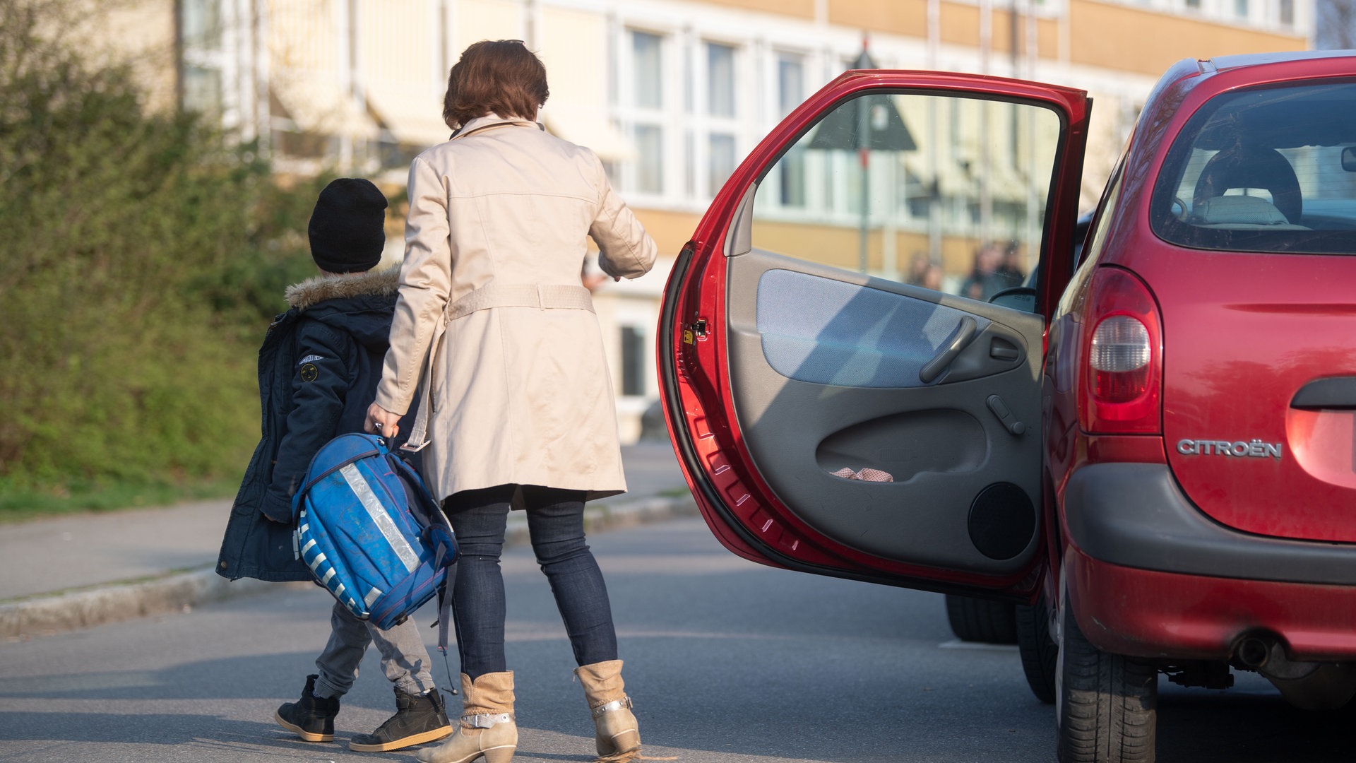 Neue Regelung gegen „Elterntaxis“: So reagieren die Kommunen