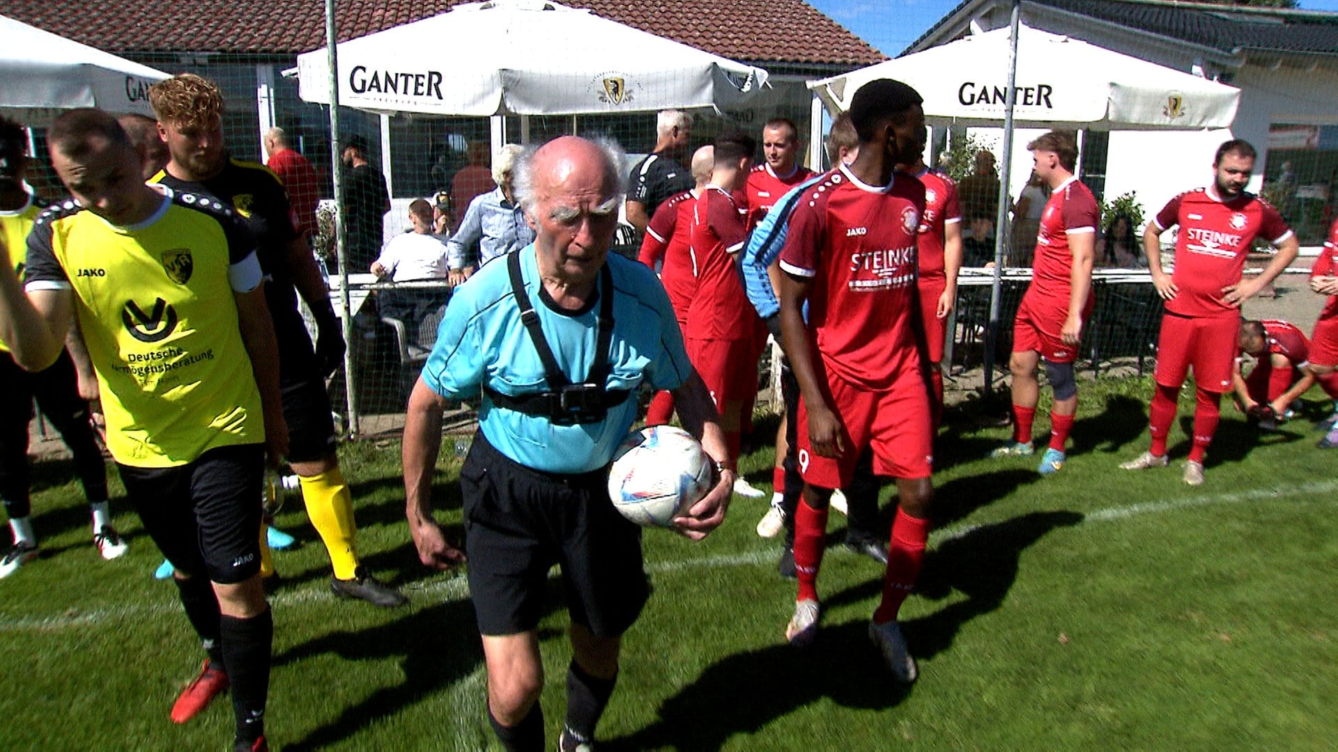 Mit 89 Jahren Fußball-Schiedsrichter: Werner Ziebold aus Badenweiler noch immer aktiv