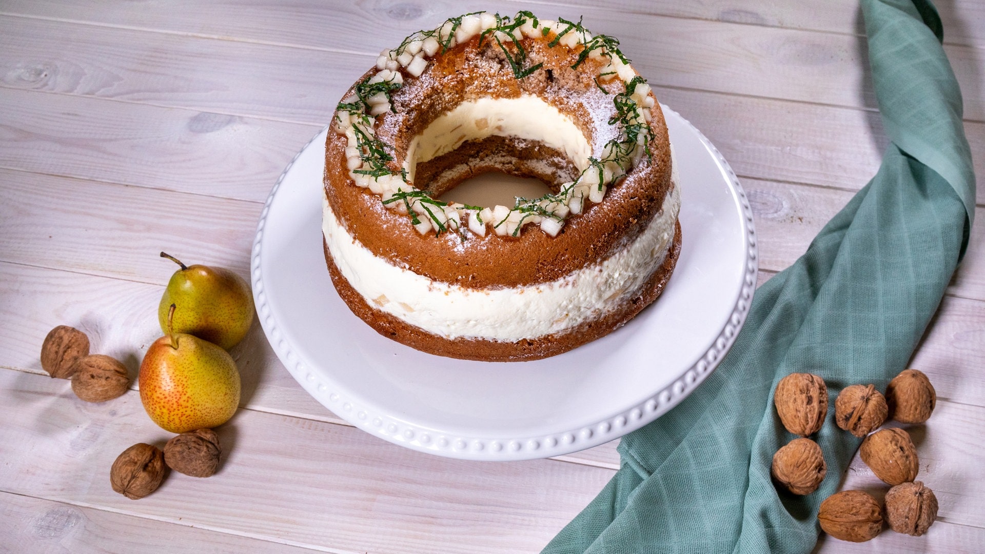 Walnuss-Birnen-Kranz: Ein leckerer Kuchen, gefüllt wie eine Torte