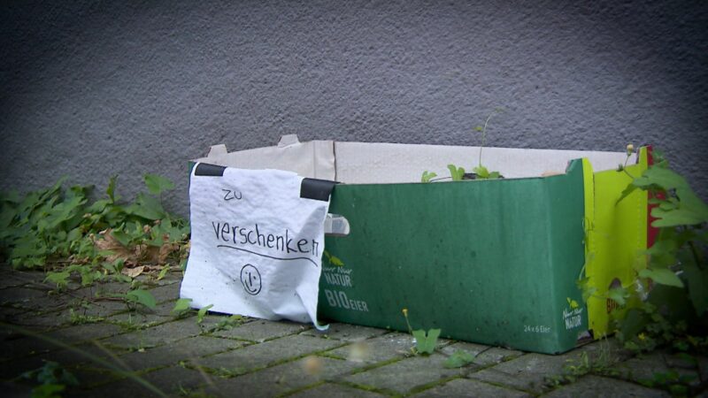 „Zu verschenken“-Kartons in Freiburg: Wann sie zum Problem werden