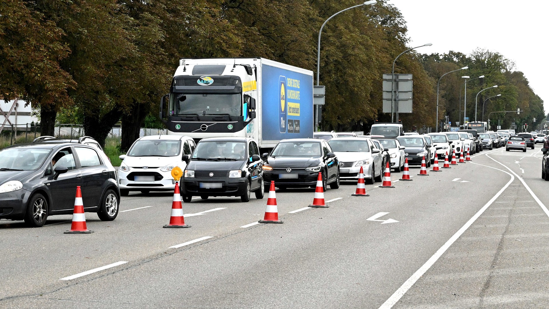 Fußgängertaste legt große Kreuzung in Neu-Ulm tagelang lahm