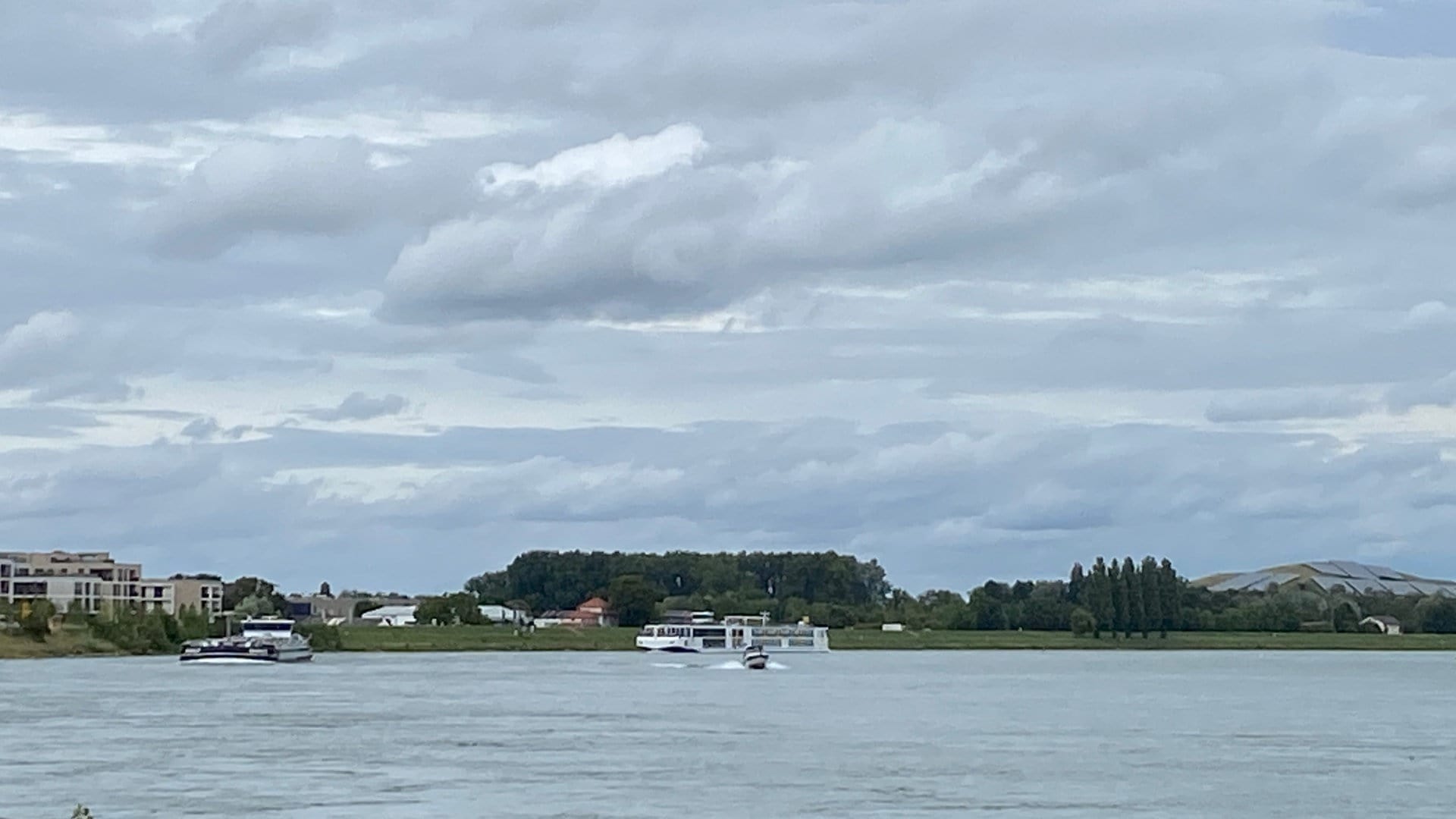 Krematoriumsbetreiber aus Landau warnt vor Bestattungen im Rhein
