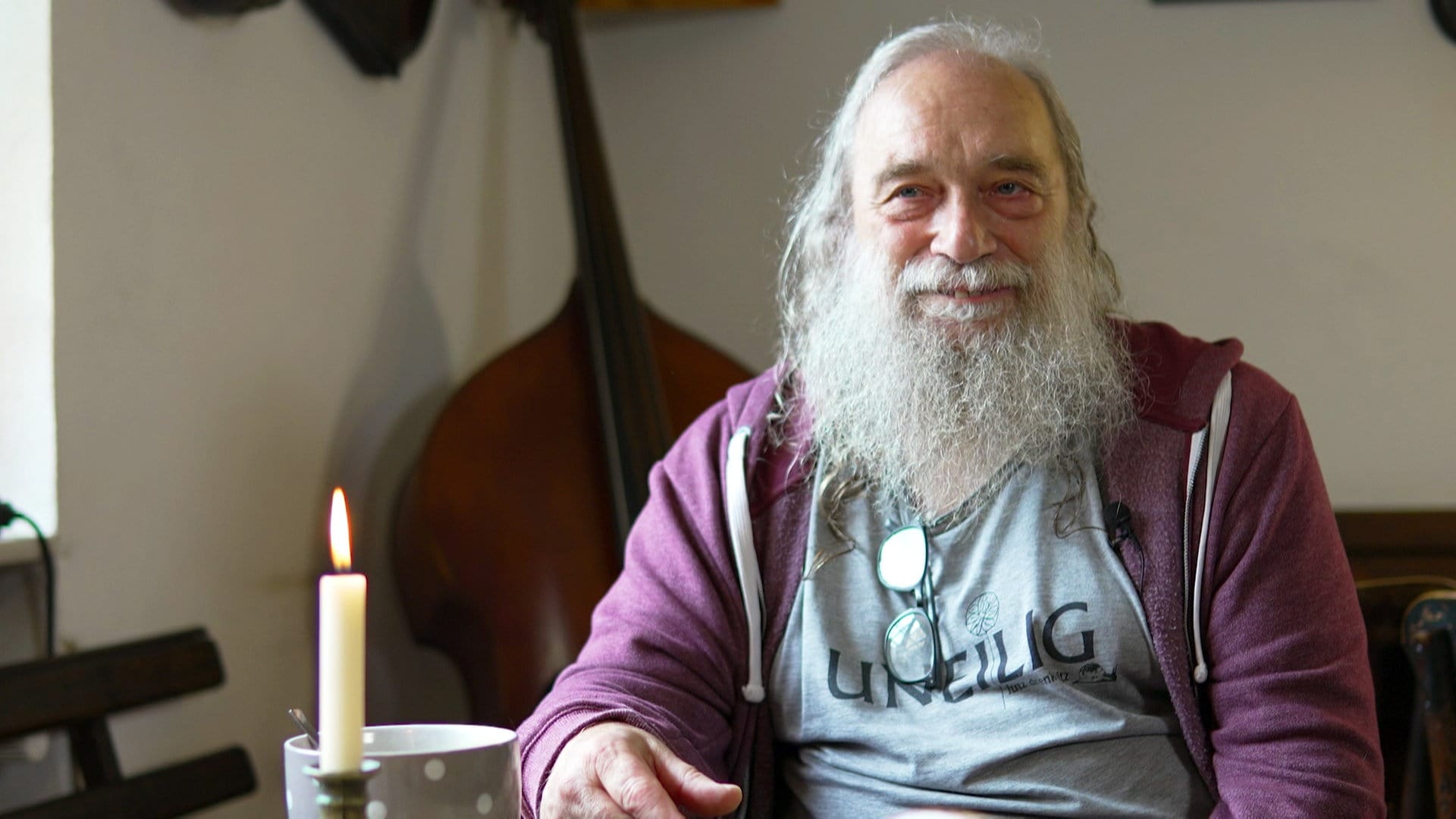 Kneipenwirt Tom steht bald 40 Jahre am Tresen