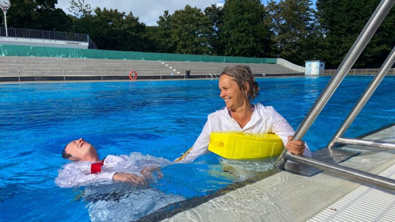 Liveticker am Donnerstag: Claudia und Christian gehen schwimmen