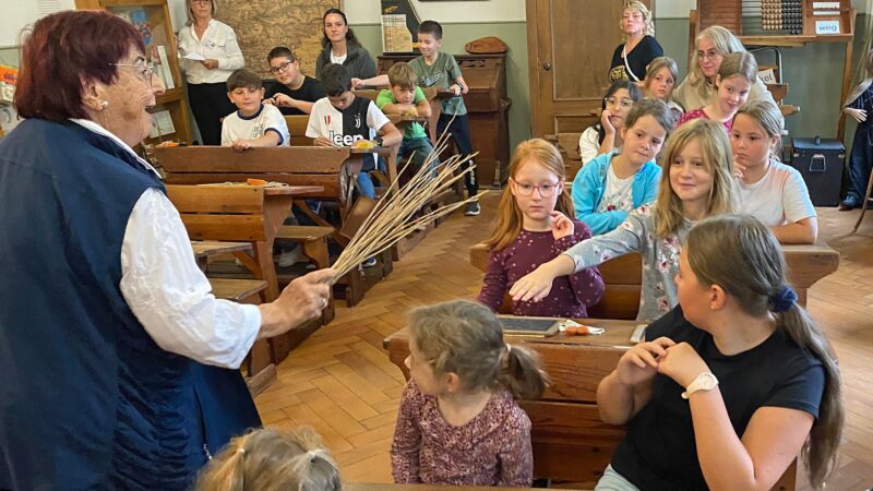 Schulmuseum Schwäbisch Gmünd: Wo „Erziehung“ mit dem Rohrstock Spaß macht