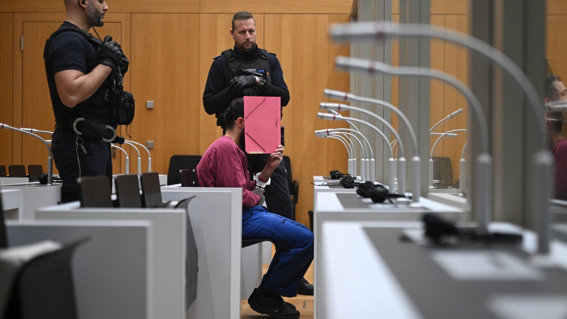 Prozess um Mord an Polizisten Rouven Laur: Angeklagter spricht von „verrückter Tat“