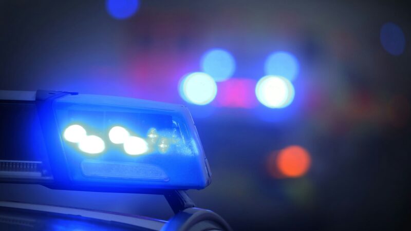 Unfall in Köln-Lindenthal: Bahn erfasst Pkw auf Aachener Straße – Feuerwehr befreit Kind und Fahrerin